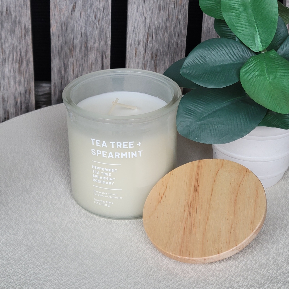 Tea Tree + Spearmint Candle with Wooden Lid - Picture 2 of 4